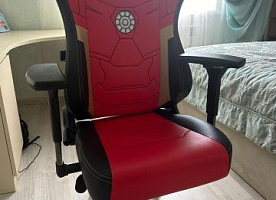 Компьютерное кресло в стилистике "Железный человек" от Noblechairs